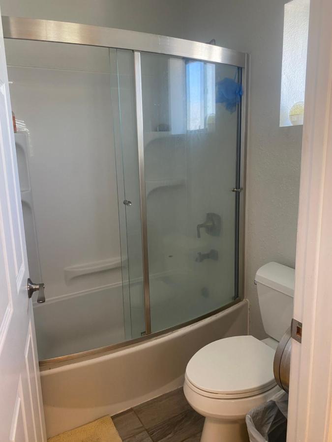 Private In Angeles With Ac, Wifi, Smart Tv, Work Desk Near Sofi Stadium Homestay