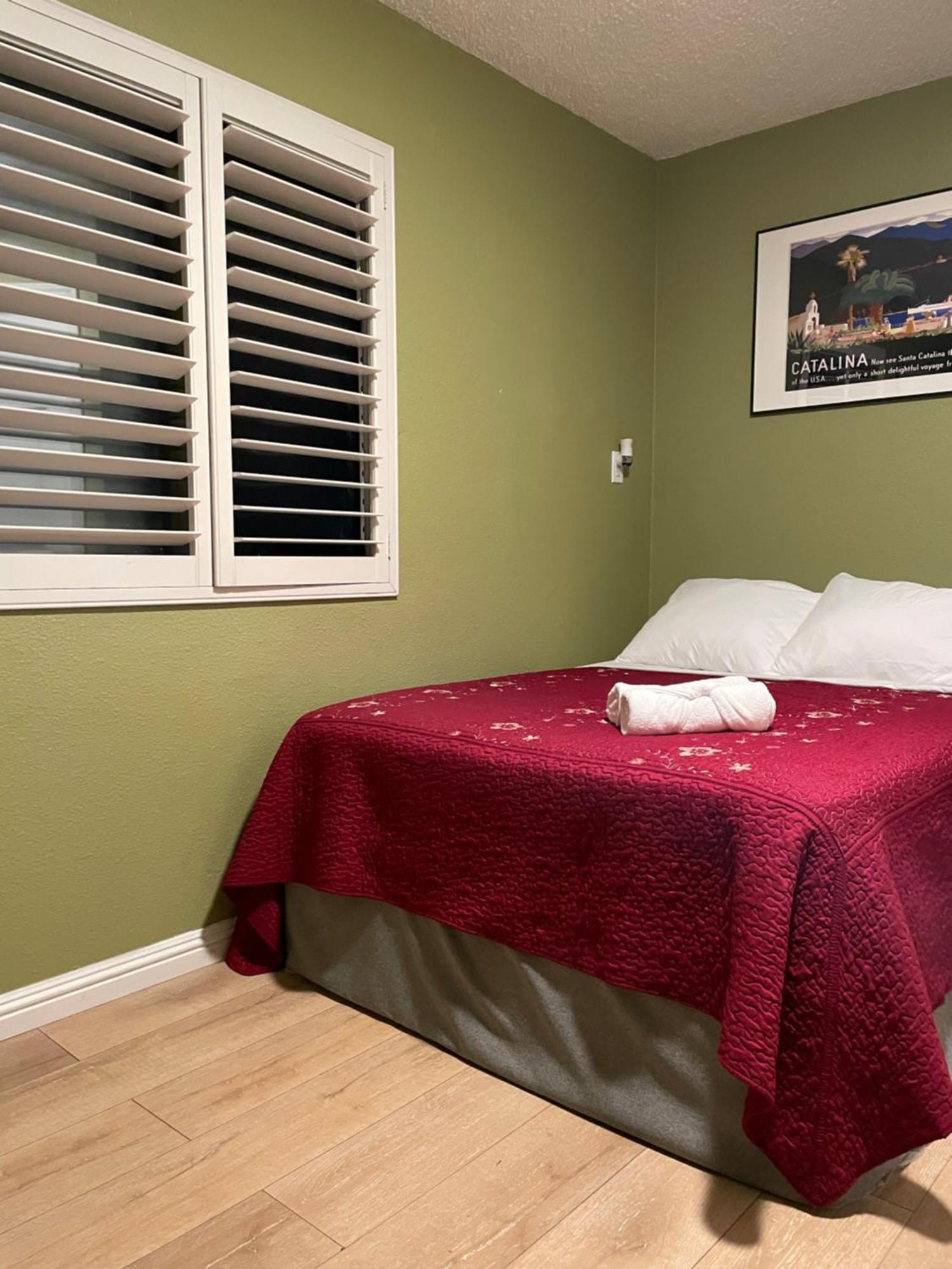 Private In Angeles With Ac, Wifi, Smart Tv, Work Desk Near Sofi Stadium Habitación en casa particular Los Ángeles