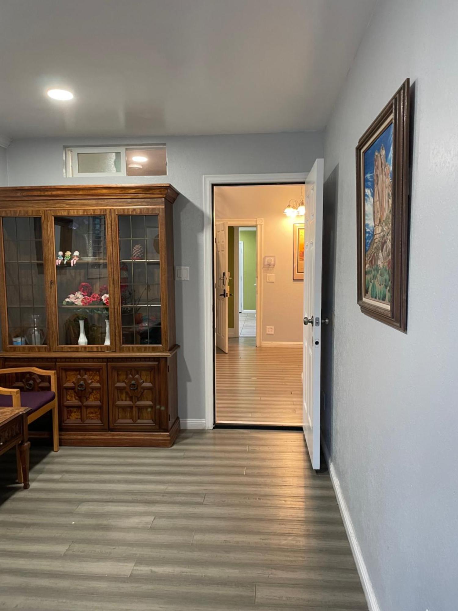 Habitación en casa particular Private In Angeles With Ac, Wifi, Smart Tv, Work Desk Near Sofi Stadium *
