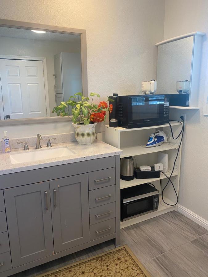 Private In Angeles With Ac, Wifi, Smart Tv, Work Desk Near Sofi Stadium Séjour chez l'habitant Los Angeles