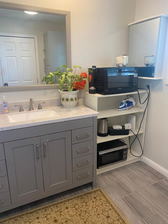 Séjour chez l'habitant Private In Angeles With Ac, Wifi, Smart Tv, Work Desk Near Sofi Stadium