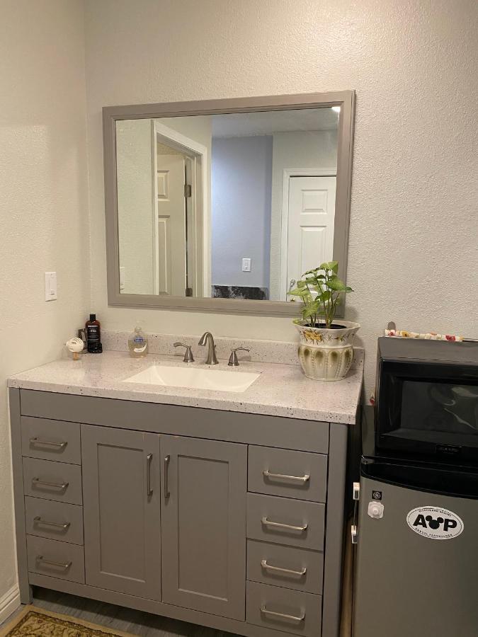 Séjour chez l'habitant Private In Angeles With Ac, Wifi, Smart Tv, Work Desk Near Sofi Stadium