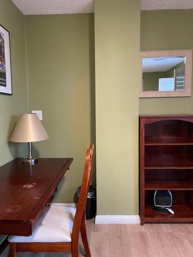 Private In Angeles With Ac, Wifi, Smart Tv, Work Desk Near Sofi Stadium Séjour chez l'habitant Los Angeles
