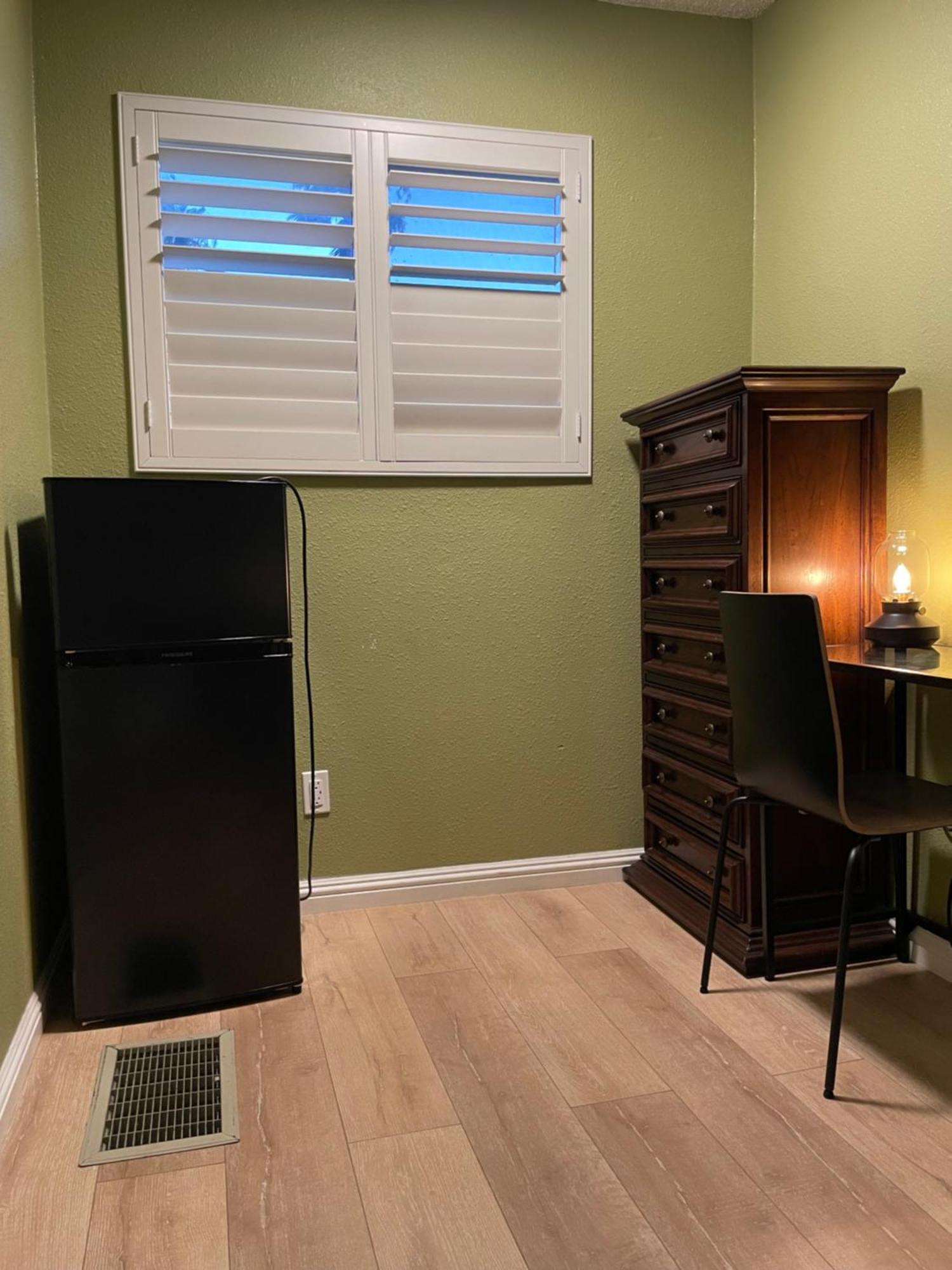Private In Angeles With Ac, Wifi, Smart Tv, Work Desk Near Sofi Stadium Séjour chez l'habitant Los Angeles