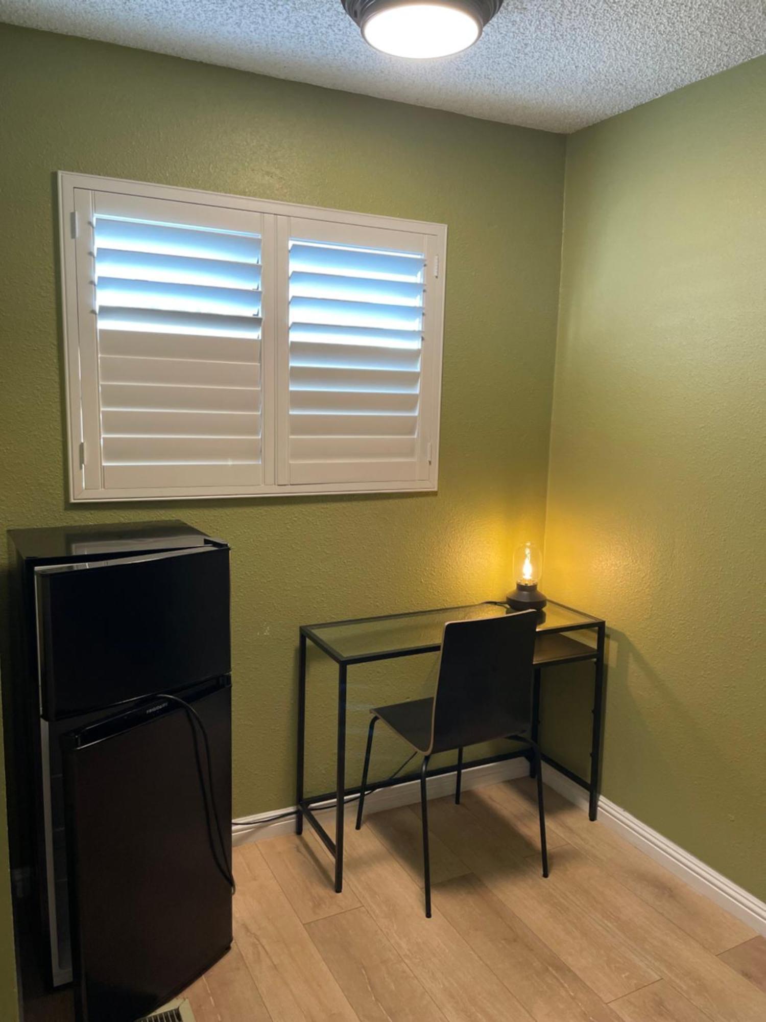 Private In Angeles With Ac, Wifi, Smart Tv, Work Desk Near Sofi Stadium Séjour chez l'habitant