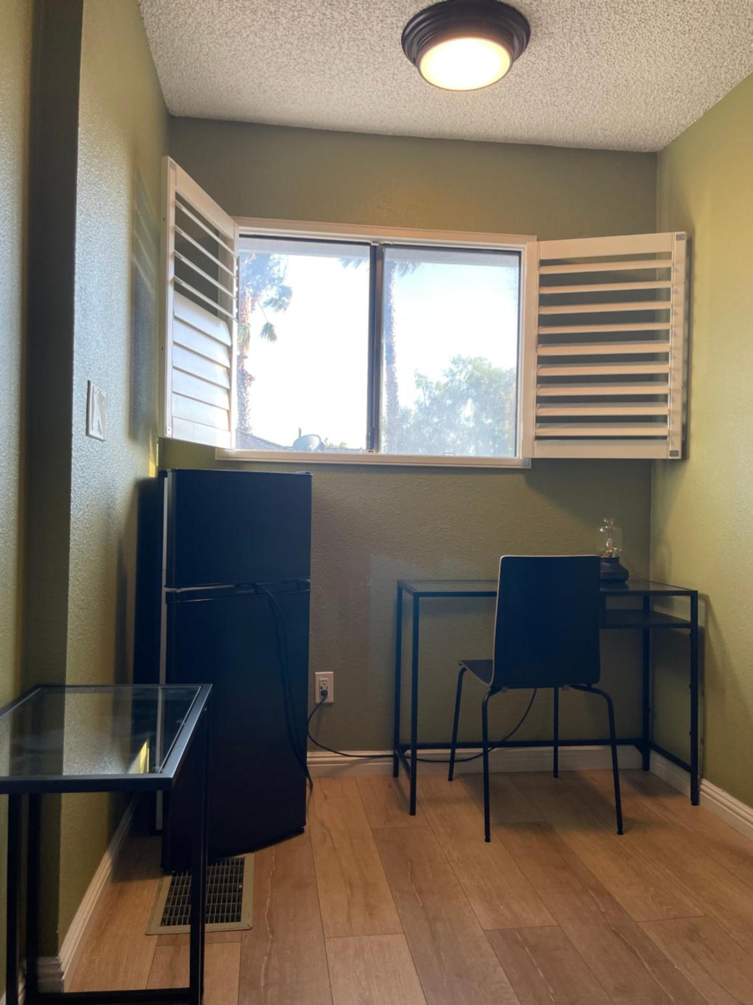 Private In Angeles With Ac, Wifi, Smart Tv, Work Desk Near Sofi Stadium Habitación en casa particular Los Ángeles