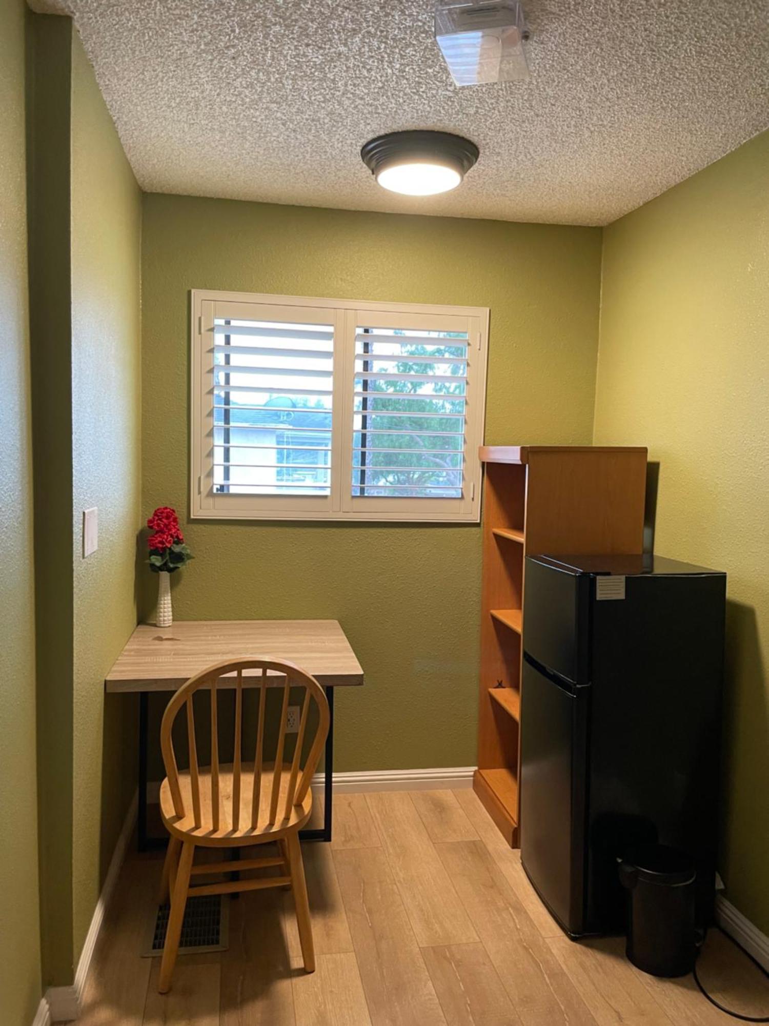 Private In Angeles With Ac, Wifi, Smart Tv, Work Desk Near Sofi Stadium Séjour chez l'habitant *