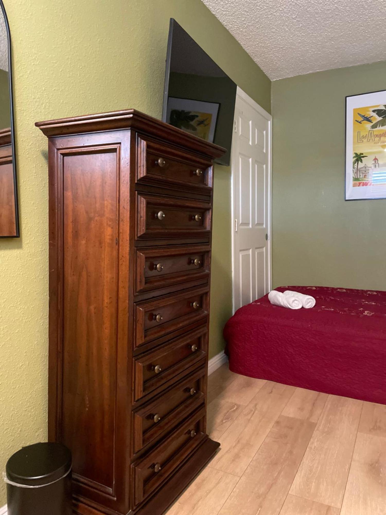 Private In Angeles With Ac, Wifi, Smart Tv, Work Desk Near Sofi Stadium Séjour chez l'habitant